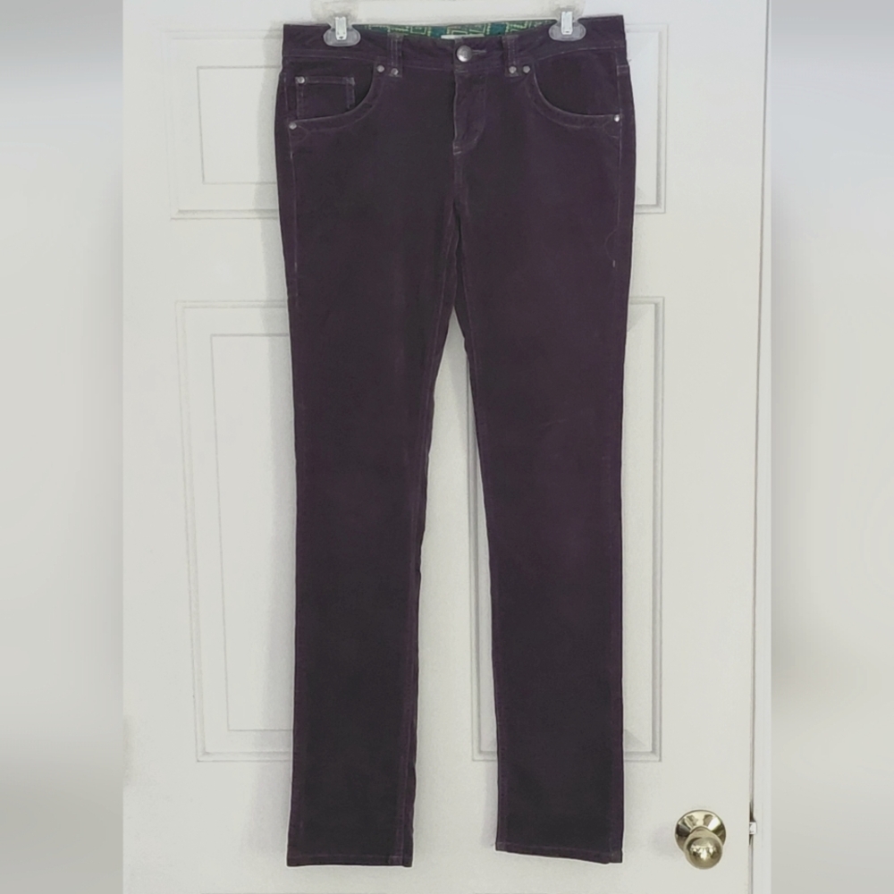 So Low Rise Straight Leg Charcoal Gray Corduroy Look Stretch Ribbed Pants.  Sz 5